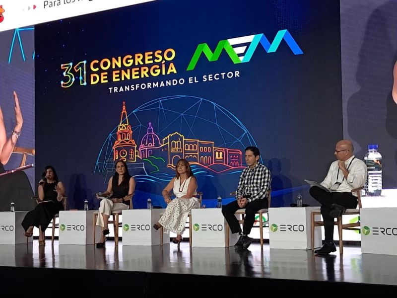 Image for the Tweet beginning: 1/2 🧵 En el panel